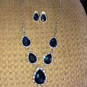 Necklace and earring bundle set